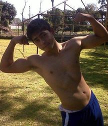 boys shirtless 58b4b26d8902f.jpg
