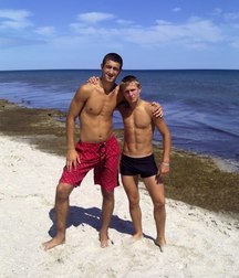 Friends at the beach (no porn) 58c045bbd0f5b.jpg