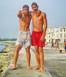 Friends at the beach (no porn) 58c045c3af4b2.jpg