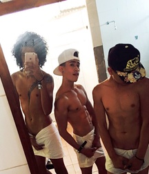Friends making selfies (no porn) 58c1d143122a9.jpg