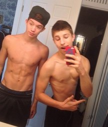 Friends making selfies (no porn) 58c1d151a812a.jpg