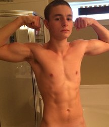 guys showing their muscles 58c6b69dd3fad.jpg