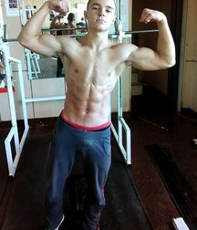 guys showing their muscles 58c6b6b0f1b4a.jpg