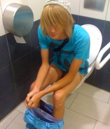 boys sitting on the toilet bowl 58c81b5605a8c.jpg