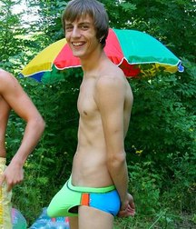 very full briefs 58cafdd5bb078.jpg