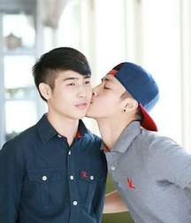 kisses between lovers 58cb80e625fcb.jpg