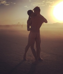 kissing and loving each other 58dfc947374da.jpg