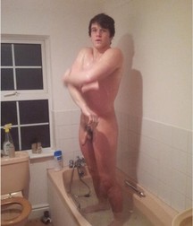 boys in bathtub 58e2997a9fac9.jpg