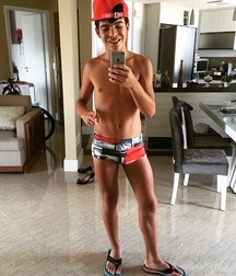 collection of guys who do the photography 58e8796c82d00.jpg