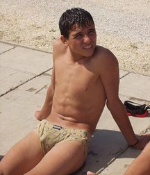 boys wearing only underpants 58e92f08350e5.jpg