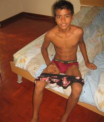 boys wearing only underpants 58e92f0e19b2c.jpg
