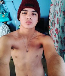 beautiful boys show their chest 58e92f64792c7.jpg