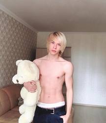 beautiful boys show their chest 58e92f6bc4b87.jpg