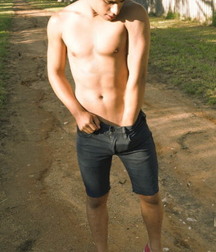 beautiful boys show their chest 58e92f7494396.jpg