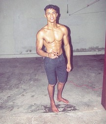 beautiful boys show their chest 58e92f7810b2d.jpg