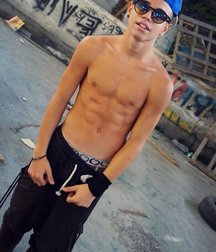 beautiful boys show their chest 58e92f7b3e1d5.jpg