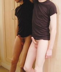 playing naked before the mirror 58ee4d29c94c4.jpg