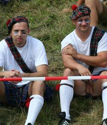 under the Scottish kilt 58efd4c10f45e.jpg