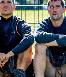 under the Scottish kilt 58efd4d6bcac5.jpg
