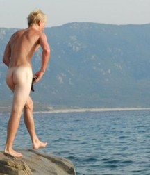 naked guys on the beach  59075a9301029.jpg