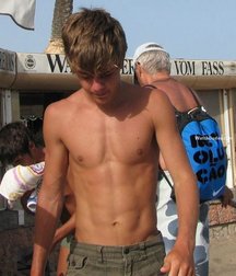 Boys with a beautiful chest and gorgeous abdominal 590cbae53d3a3.jpg