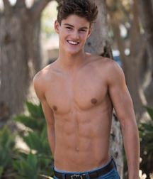Boys with a beautiful chest and gorgeous abdominal 590cbafe53371.jpg