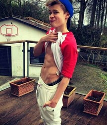 Beautiful guys (no porn) 5911d1732d2f8.jpg