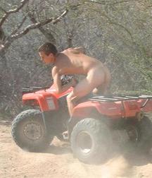 Guys in a motorbike 59308e928ebdc.jpg