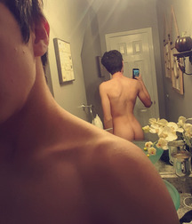 Guys in the mirror 593090328d7ed.jpg