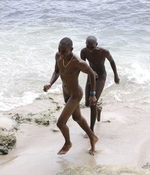 But how nice it is to go to the beach with friends 5931ae9d1a038.jpg