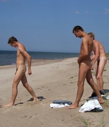 But how nice it is to go to the beach with friends 5931aea388db4.jpg