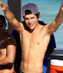 I show you my chest  5932d4ddeacea.jpg
