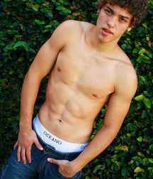 I show you my chest  5932d4dfa677a.jpg