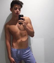 Selfie of boys in panties 594532687088d.jpg