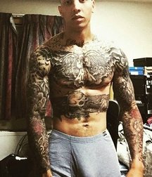 Guys in panties (no porn) 594e9403d5897.jpg
