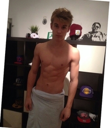 Boys covered by the towel 595becf712fc4.jpg