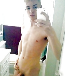 Selfies caucasian nude guys 595d190e64916.jpg