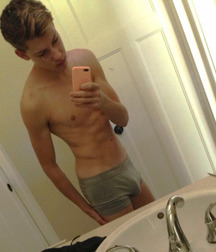 Selfies boys in panties 595d1966c41d8.jpg