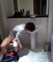 The guys who go to the bathroom 595e632cd2566.jpg