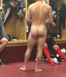 In the local dressing room 597320a16e0eb.jpg