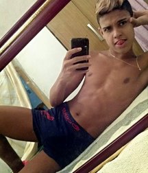 Selfies boys in panties 59763fd81996c.jpg
