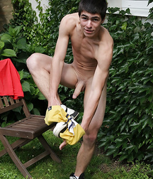 Now I take off my pants 597f558875a25.jpg
