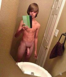 Blond boys in the mirror (selfies) 5980aff46422c.jpg