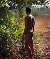 Beautiful guys seen from behind 5992c6d2d1987.jpg