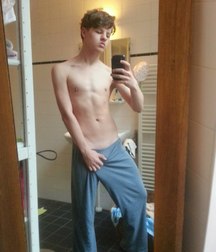 selfies no nude 59960364a040e.jpg