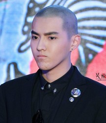 Boys with a completely shaved head 5999dabbb94c5.jpg
