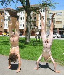 An awkward position 599c7f5d26799.jpg