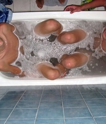 in the bath 59b365dfa165e.jpg