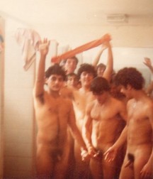 showering with friends 59b6e5e4b6a68.jpg