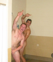 showering with friends 59b6e5e6e9f22.jpg
